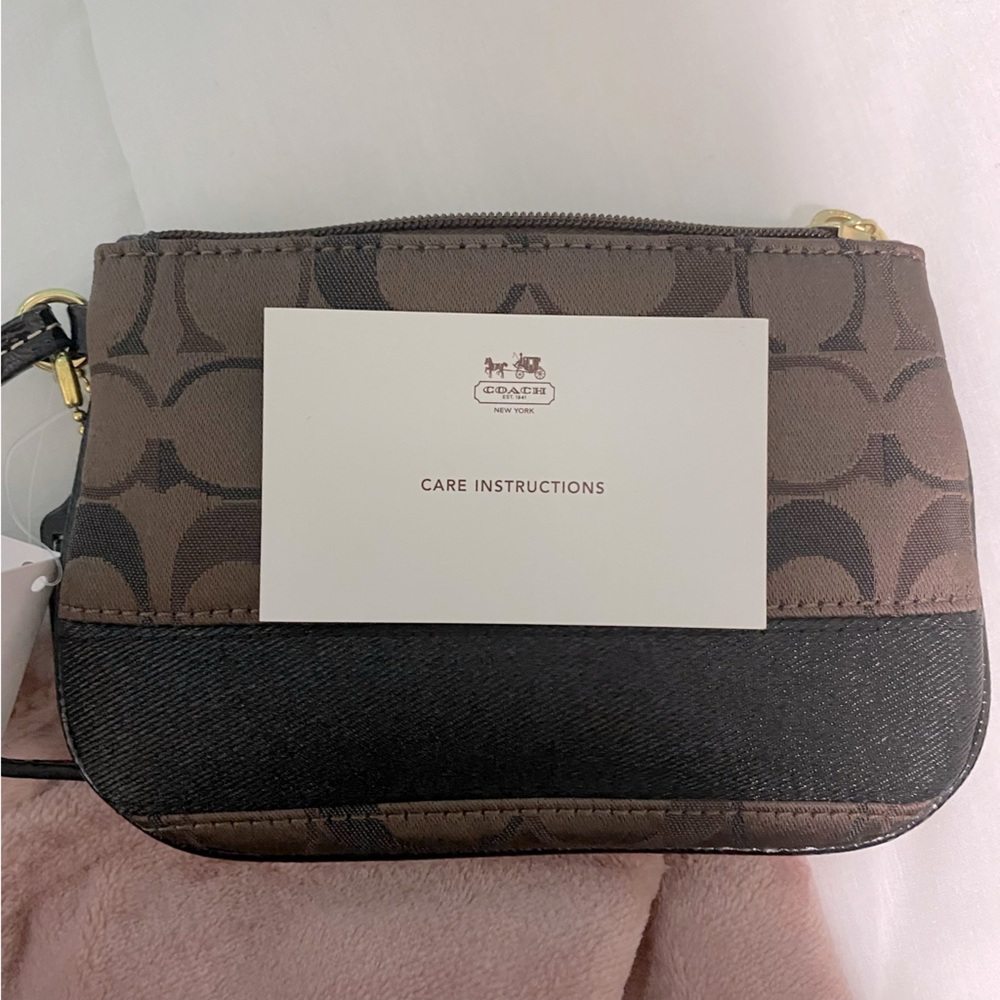 Coach wristlet - Picture 3 of 7